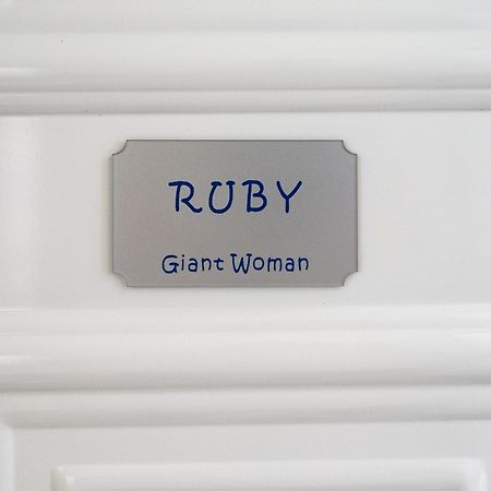 Giant Woman Apartment ชูสท์ซูโรส ภายนอก รูปภาพ