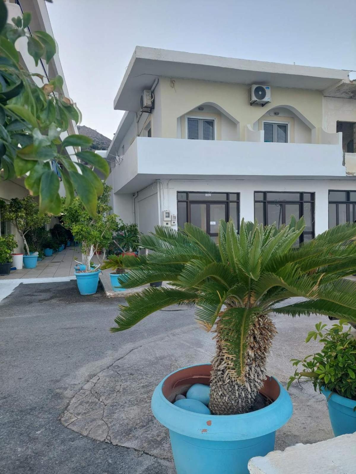 Giant Woman Apartment ชูสท์ซูโรส ภายนอก รูปภาพ