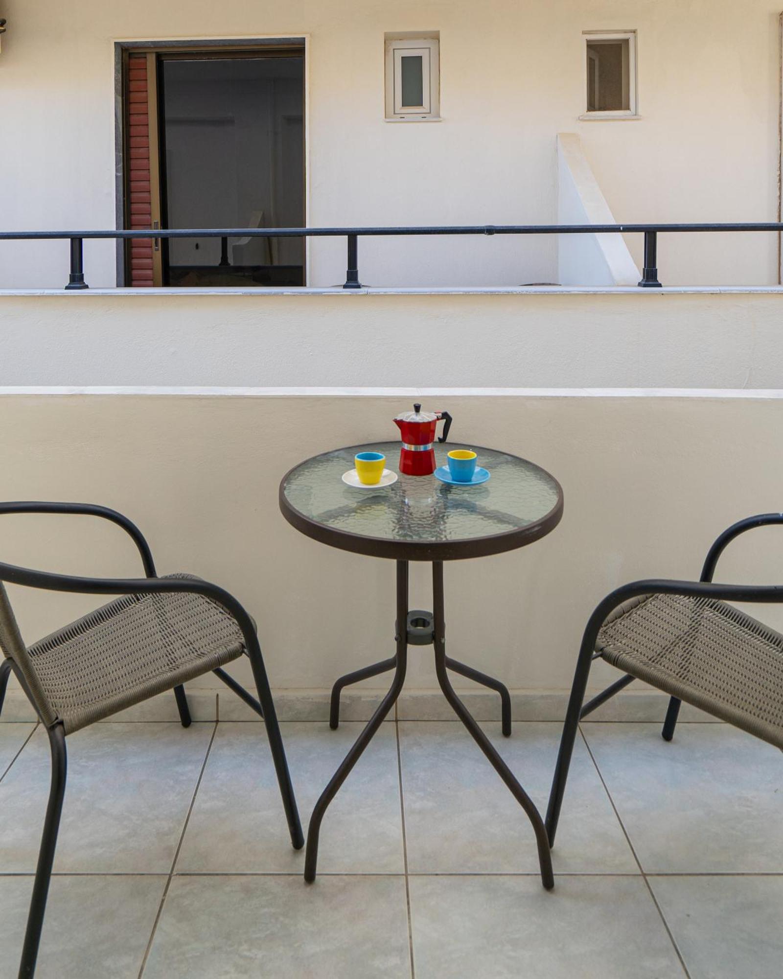 Giant Woman Apartment ชูสท์ซูโรส ภายนอก รูปภาพ